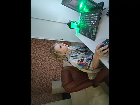 StijenaHunt online show from April 14, 2026, 1:27 pm