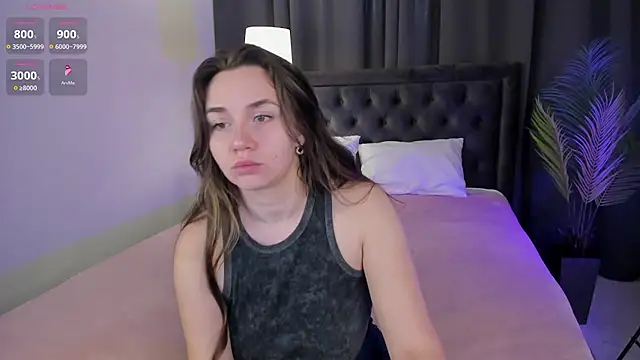 Domirelle online show from May 14, 2026, 4:09 am