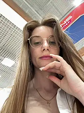 FReyja 44 online show from June 5, 2026, 8:53 am