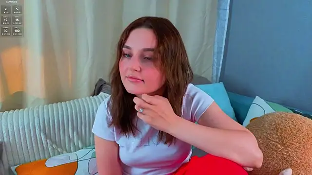 LorriMonz online show from July 16, 2026, 1:46 am