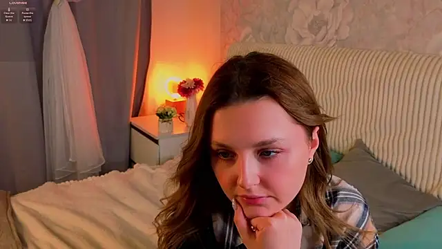LorriMonz online show from July 7, 2026, 1:41 am