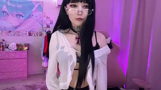 Snapshot of ToxiraLuneX chatting on April 7, 2026, 5:48 pm ToxiraLuneX online show from April 7, 2026, 5:48 pm