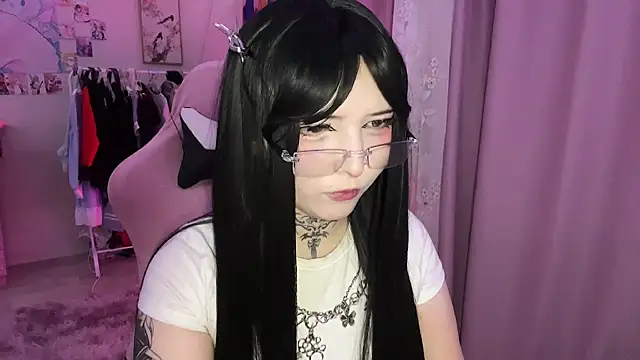 Snapshot of ToxiraLuneX chatting on April 3, 2026, 4:46 pm ToxiraLuneX online show from April 3, 2026, 4:46 pm