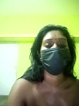 bannerjeesneha20 online show from April 13, 2026, 7:29 pm