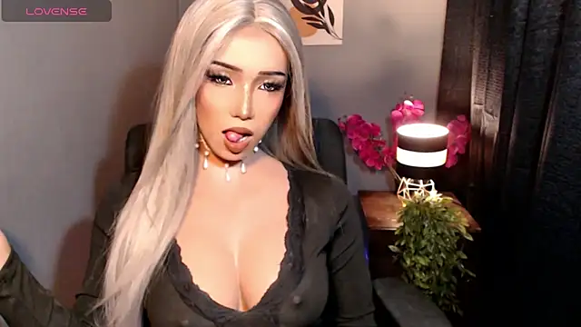 Snapshot of xEllaineCumsLotx chatting on April 14, 2026, 2:22 pm xEllaineCumsLotx online show from April 14, 2026, 2:22 pm