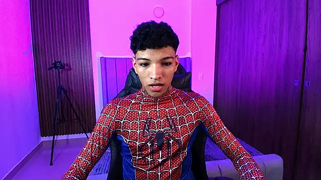 im Usuga online show from April 15, 2026, 4:29 am