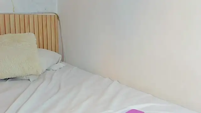 Sami Loveee  online show from April 9, 2026, 9:43 pm