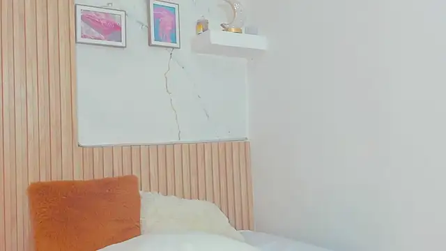 Sami Loveee  online show from April 15, 2026, 9:37 pm