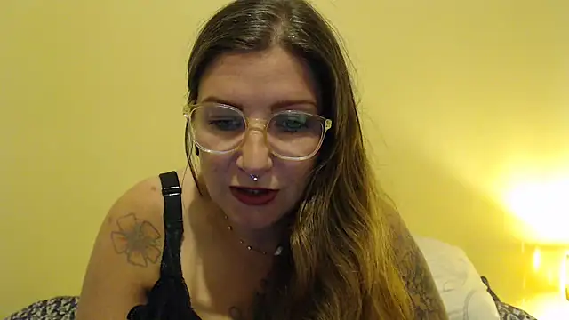 MaitresseGwene online show from April 16, 2026, 9:39 pm