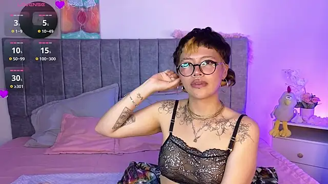 Luna Blooms online show from April 2, 2026, 1:46 am