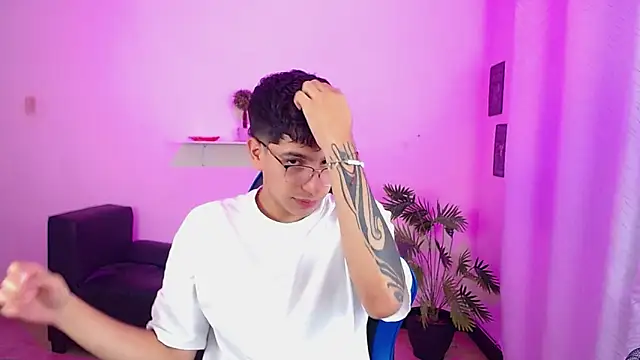 maax 18 online show from April 15, 2026, 1:48 pm