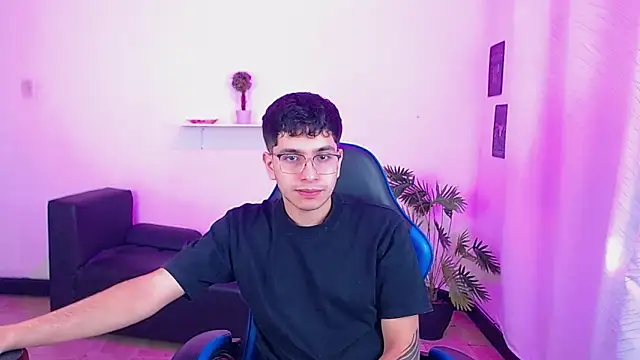 maax 18 online show from April 14, 2026, 1:38 pm