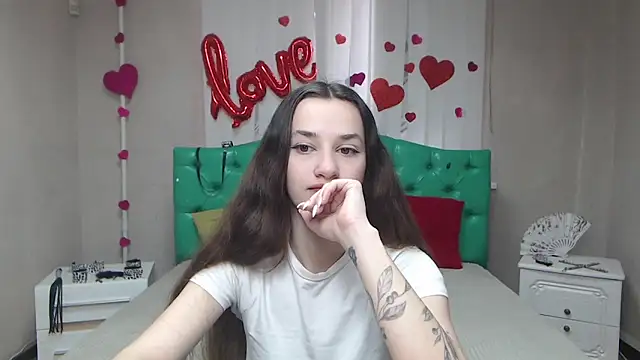 Je55icaBreeze online show from April 13, 2026, 5:11 am