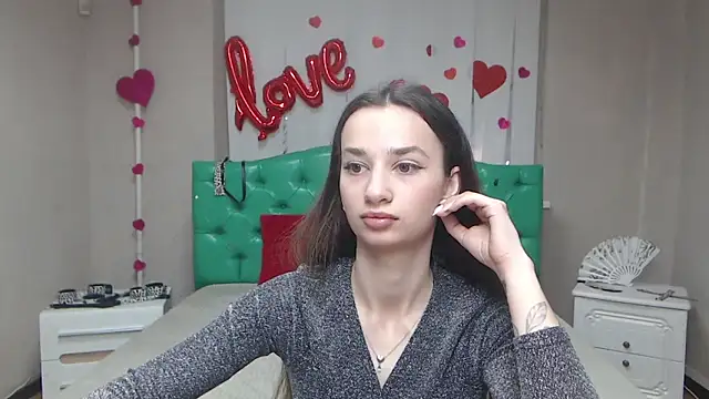 Je55icaBreeze online show from April 7, 2026, 5:09 am