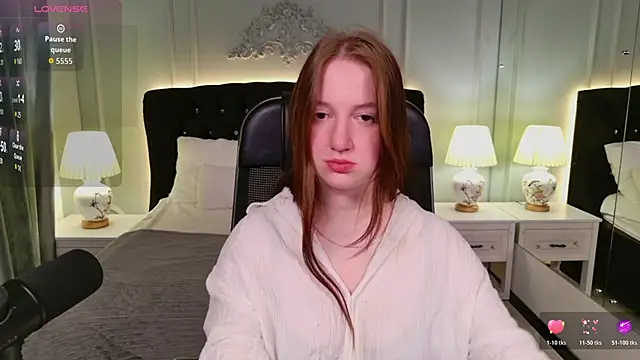 Snapshot of Elisabeth_Binder chatting on June 4, 2026, 3:55 am Elisabeth Binder online show from June 4, 2026, 3:55 am