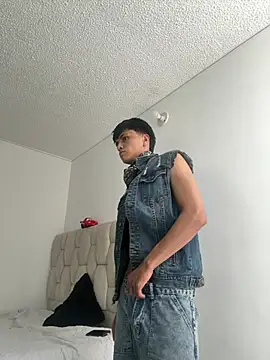 LYAN DYLAN online show from March 29, 2026, 8:43 pm