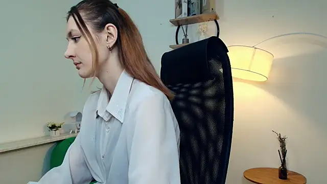 Snapshot of LoraLanett chatting on April 5, 2026, 10:33 am LoraLanett online show from April 5, 2026, 10:33 am