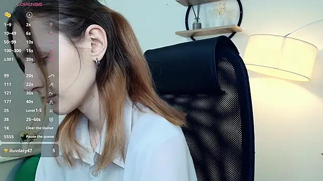 Snapshot of LoraLanett chatting on April 10, 2026, 2:02 pm LoraLanett online show from April 10, 2026, 2:02 pm