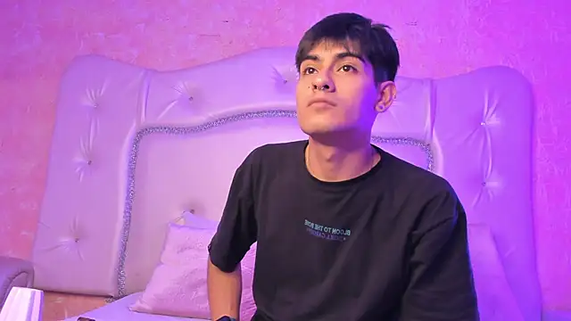 TylerCruz   online show from April 11, 2026, 3:58 am