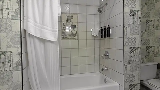 biancadoesit online show from April 12, 2026, 6:44 pm