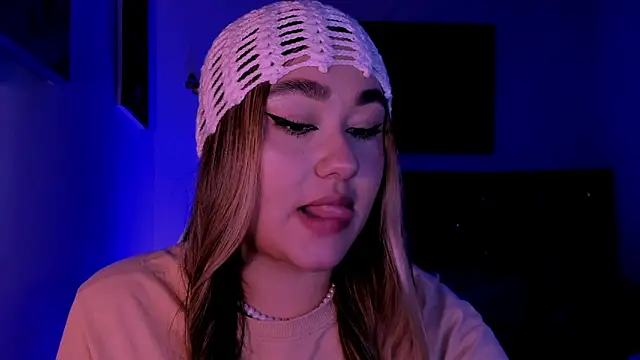 Soouuf  online show from April 15, 2026, 1:55 am