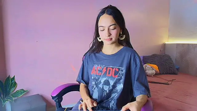 Snapshot of Daphne_Rosse chatting on May 29, 2026, 11:38 am Daphne Rosse online show from May 29, 2026, 11:38 am