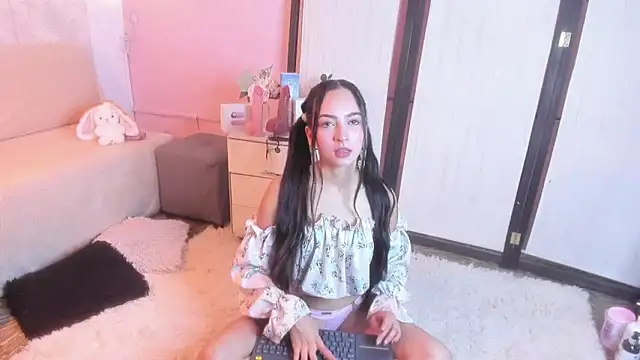 Snapshot of Daphne_Rosse chatting on April 25, 2026, 12:30 pm Daphne Rosse online show from April 25, 2026, 12:30 pm