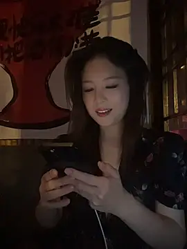 Snapshot of Lola666999 chatting on April 15, 2026, 1:37 pm Lola666999 online show from April 15, 2026, 1:37 pm