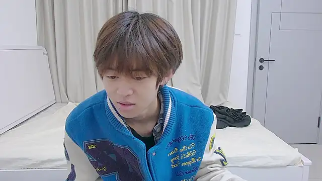 Snapshot of buding-001 chatting on April 3, 2026, 4:41 am buding-001 online show from April 3, 2026, 4:41 am