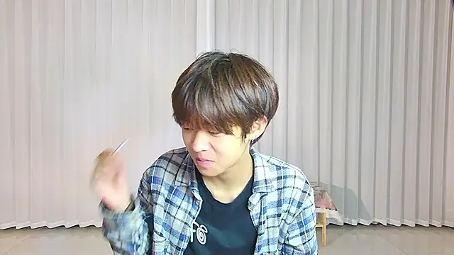 Snapshot of buding-001 chatting on April 4, 2026, 10:00 am buding-001 online show from April 4, 2026, 10:00 am