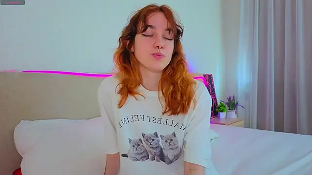 Snapshot of JoanReed chatting on April 16, 2026, 10:05 am JoanReed online show from April 16, 2026, 10:05 am