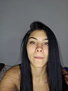 Crissdesire online show from April 8, 2026, 2:07 pm