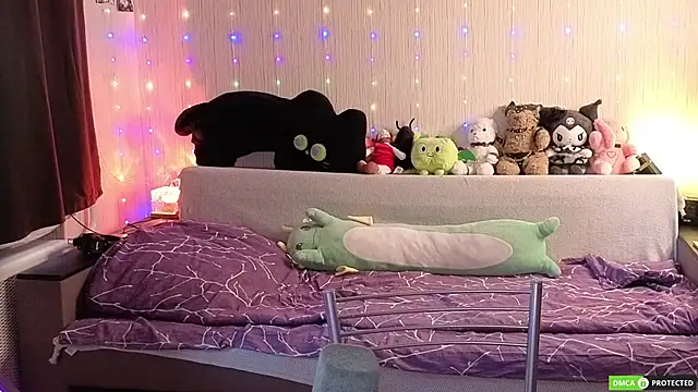 JulietFisher online show from April 17, 2026, 5:10 am