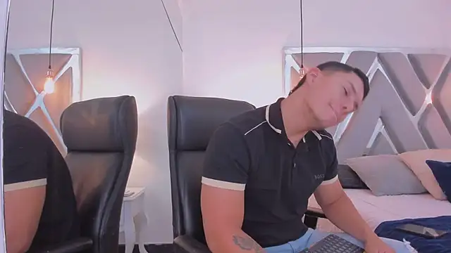 Chriss Diamond online show from April 14, 2026, 8:03 pm