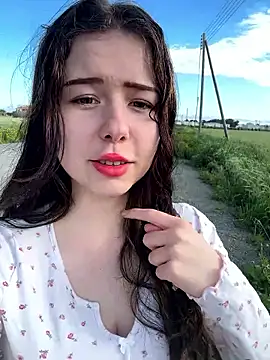 leiawifey online show from April 6, 2026, 2:18 pm