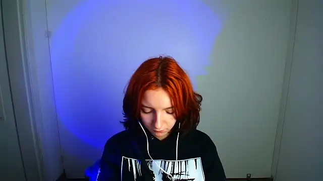 Snapshot of Butterfly_Milly chatting on May 14, 2026, 1:19 pm Butterfly Milly online show from May 14, 2026, 1:19 pm