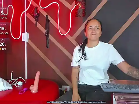 kloeMadels online show from April 14, 2026, 6:46 pm