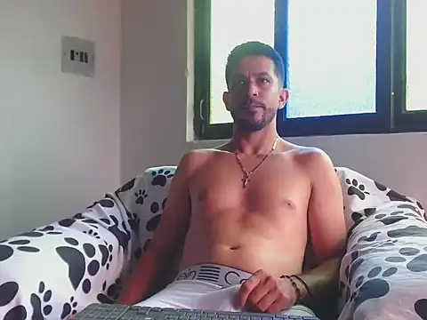 21Latinlover online show from March 27, 2026, 4:19 pm