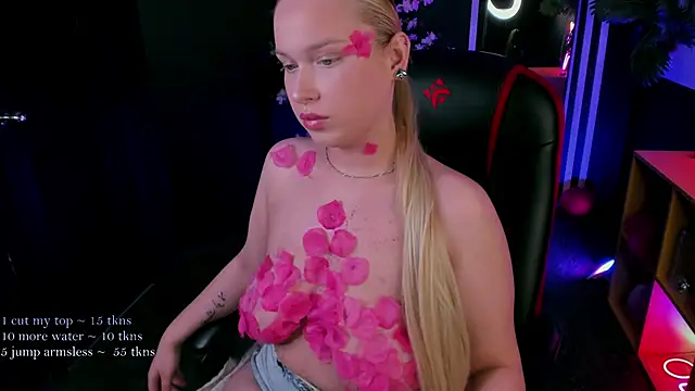 angelic coy online show from April 17, 2026, 4:32 pm