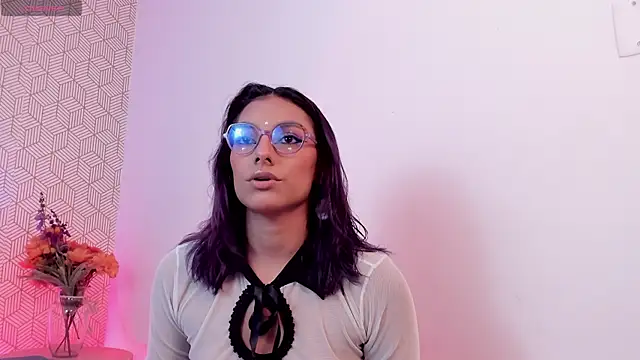 Snapshot of ValeAlvarez_ chatting on April 4, 2026, 7:20 pm ValeAlvarez online show from April 4, 2026, 7:20 pm