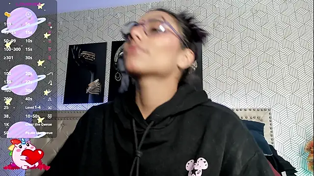 Snapshot of ValeAlvarez_ chatting on April 13, 2026, 3:16 pm ValeAlvarez online show from April 13, 2026, 3:16 pm