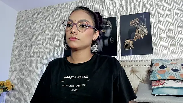 Snapshot of ValeAlvarez_ chatting on April 7, 2026, 3:58 pm ValeAlvarez online show from April 7, 2026, 3:58 pm