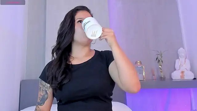 Snapshot of aurarosse_ chatting on March 28, 2026, 11:55 am aurarosse online show from March 28, 2026, 11:55 am