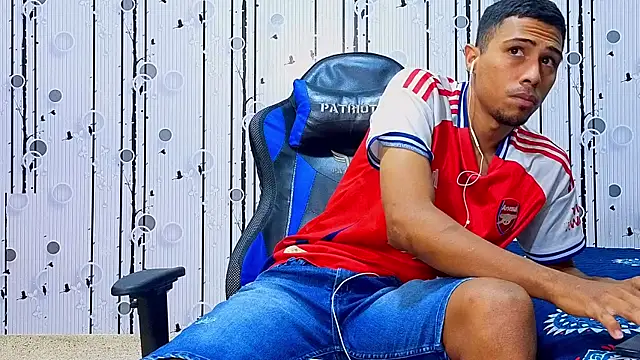 Charlies Fox online show from April 7, 2026, 7:15 pm