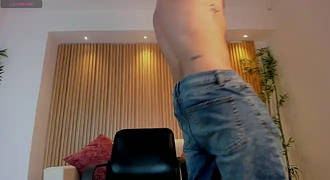 NICK OWEEN26 online show from April 11, 2026, 6:22 pm