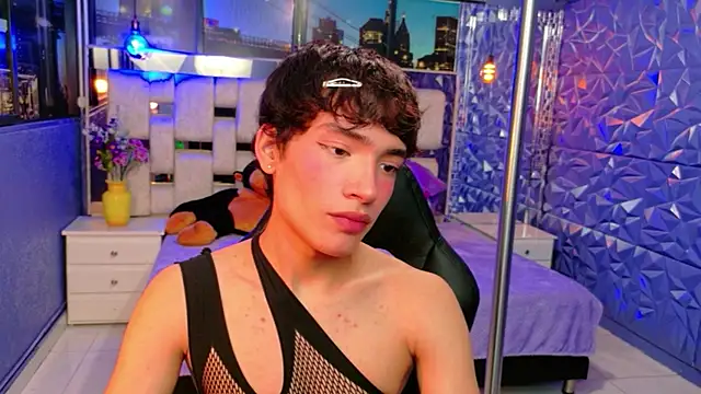 IsaacNovaa online show from April 16, 2026, 7:58 pm