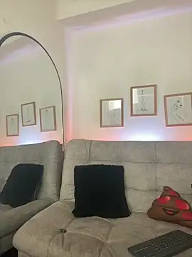 Snapshot of CharlotteCopper_ chatting on April 1, 2026, 10:27 am CharlotteCopper online show from April 1, 2026, 10:27 am