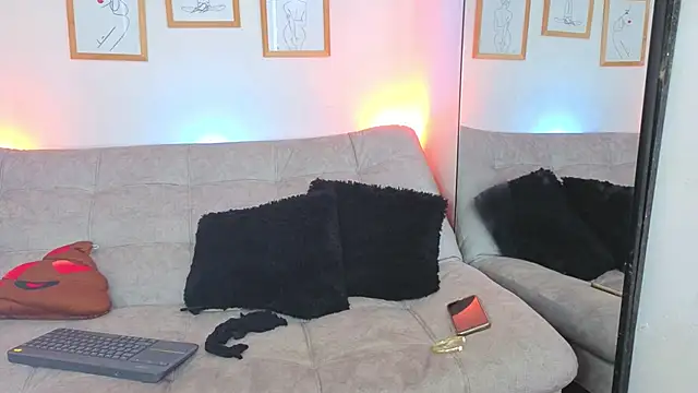 Snapshot of CharlotteCopper_ chatting on April 12, 2026, 10:18 am CharlotteCopper online show from April 12, 2026, 10:18 am