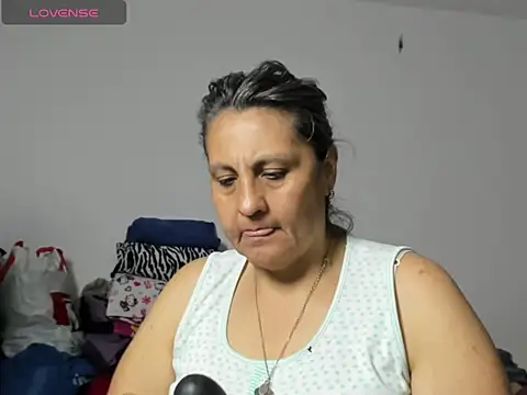 Merlyna Goldenss online show from April 17, 2026, 12:57 am