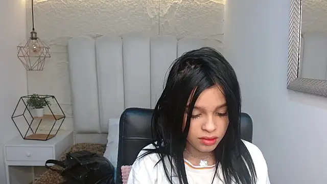 mia velvetk online show from April 1, 2026, 3:08 am